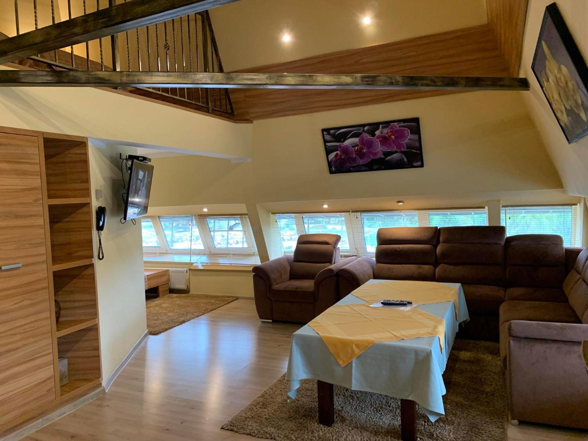 Piramida Aparthotel Boleslawiec  Ngoại thất bức ảnh