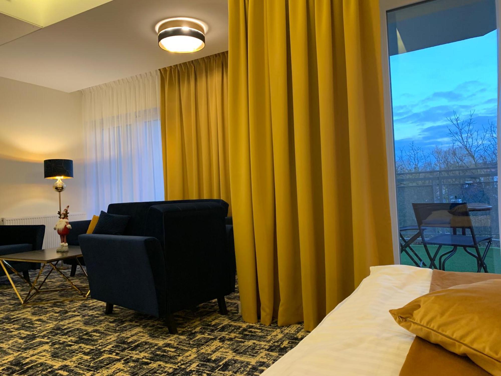 Piramida Aparthotel Boleslawiec  Ngoại thất bức ảnh