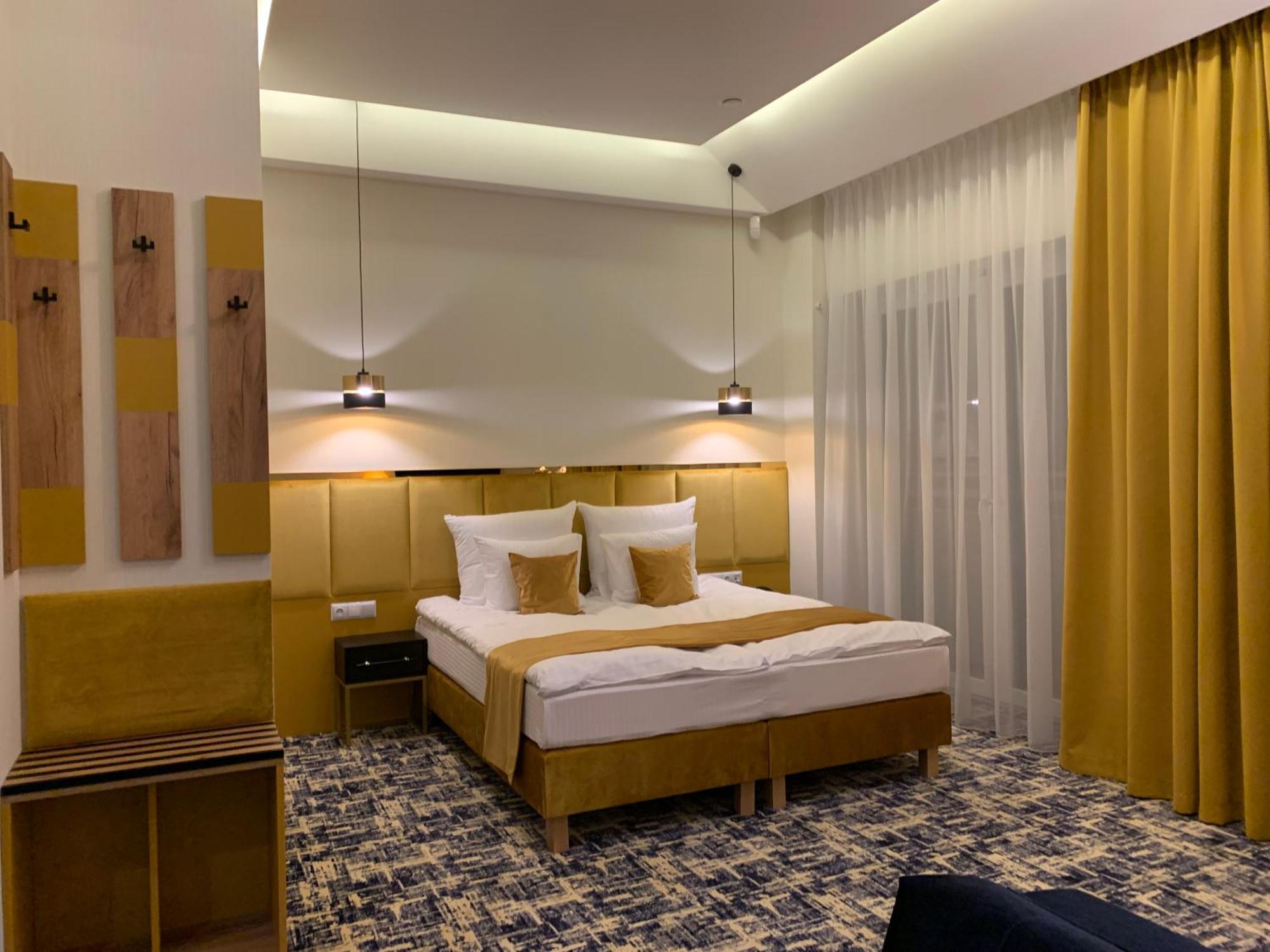 Piramida Aparthotel Boleslawiec  Ngoại thất bức ảnh